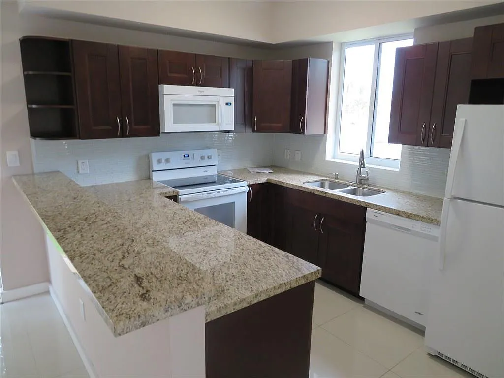 3 bed, 2.5 bath, 2256 sqft, $2,750 — Photo 3