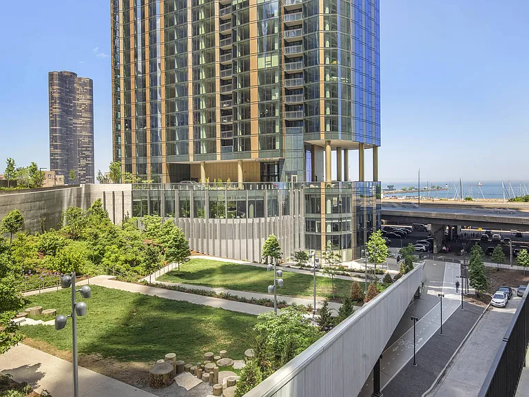 North Harbor Tower — Photo 30