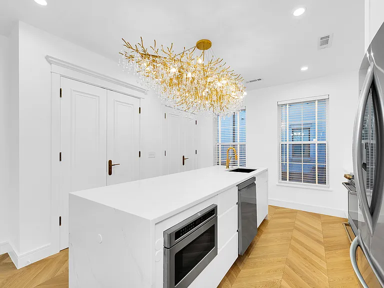 325 SW 5th St — Photo 11