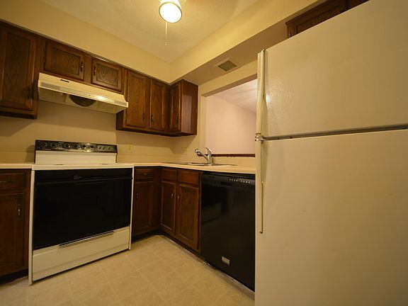 5th image of 4666 Aston Dr