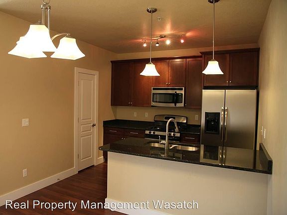3rd image of 170 E Belmont Ave APT 20