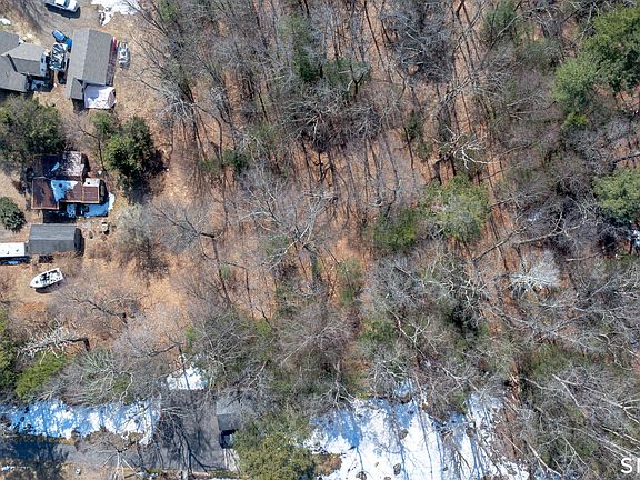 4th image of 70 East Hill Road