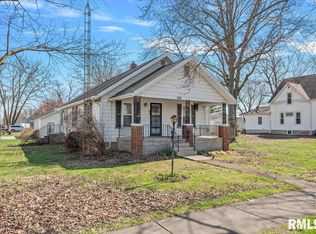 302 S Pine St, Stonington, IL 62567