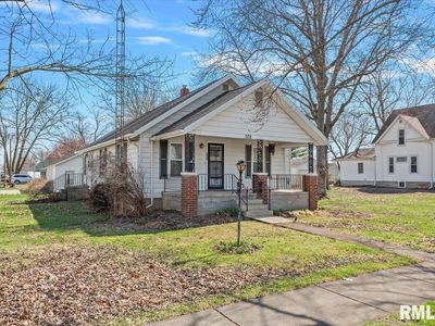 302 S Pine St, Stonington, IL, 62567