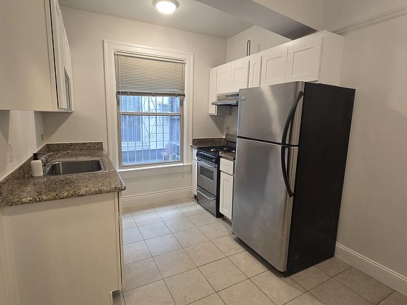 4th image of 445 Webster St APT 3