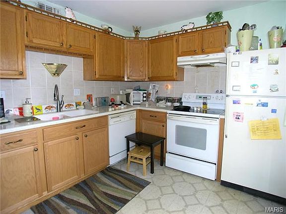3rd image of 4218 Eiffel Dr
