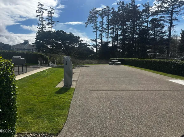 6225 N Coast Hwy #38, Newport, OR 97365