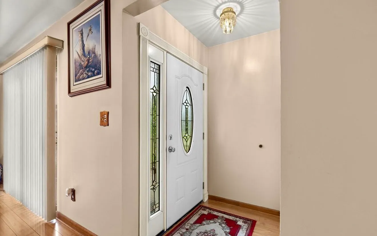 3 bed, 1984 sqft, $1,825 — Photo 3