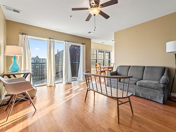 5th image of 255 E Liberty Dr #6042