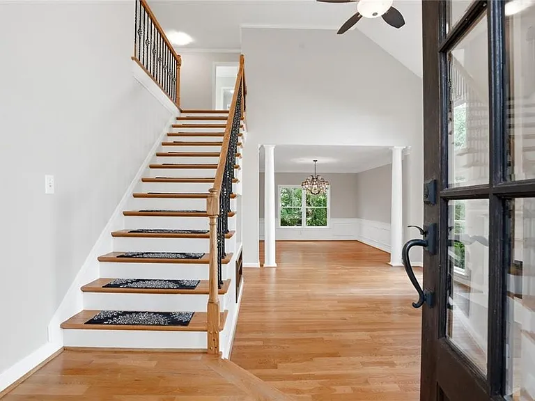 360 Landing Entry — Photo 3