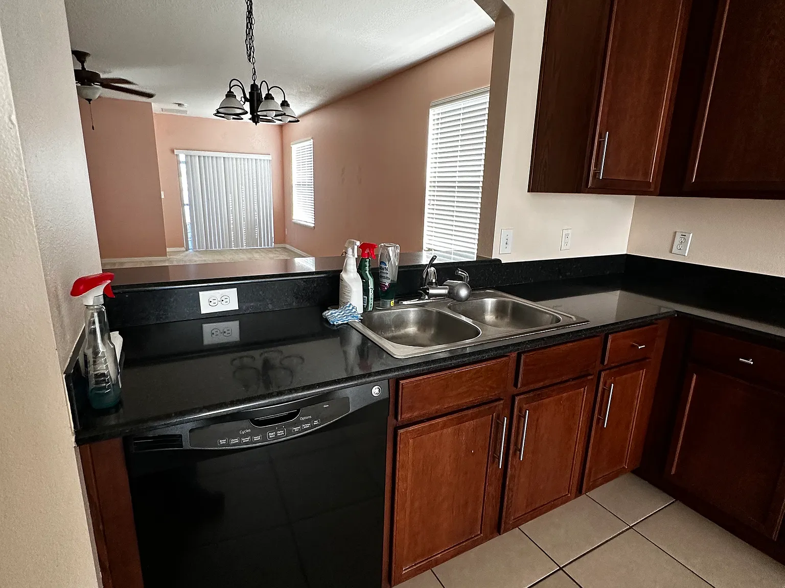 3 bed, 1770 sqft, $2,200 — Photo 2
