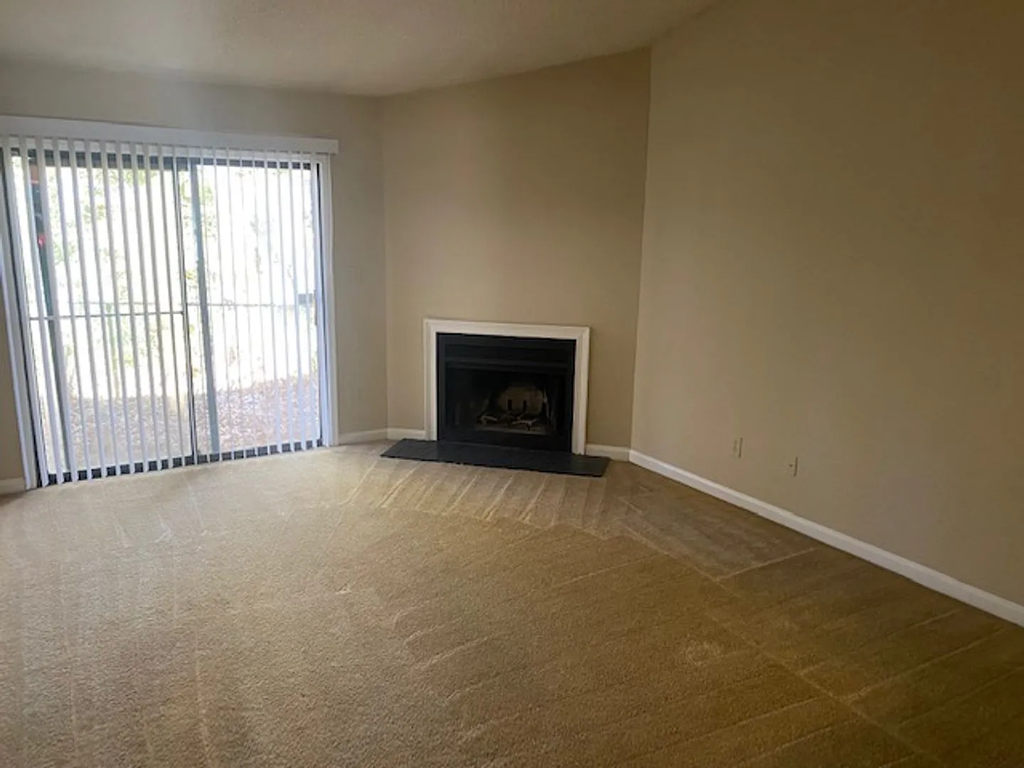 1215 Oakplace Drive — Photo 2
