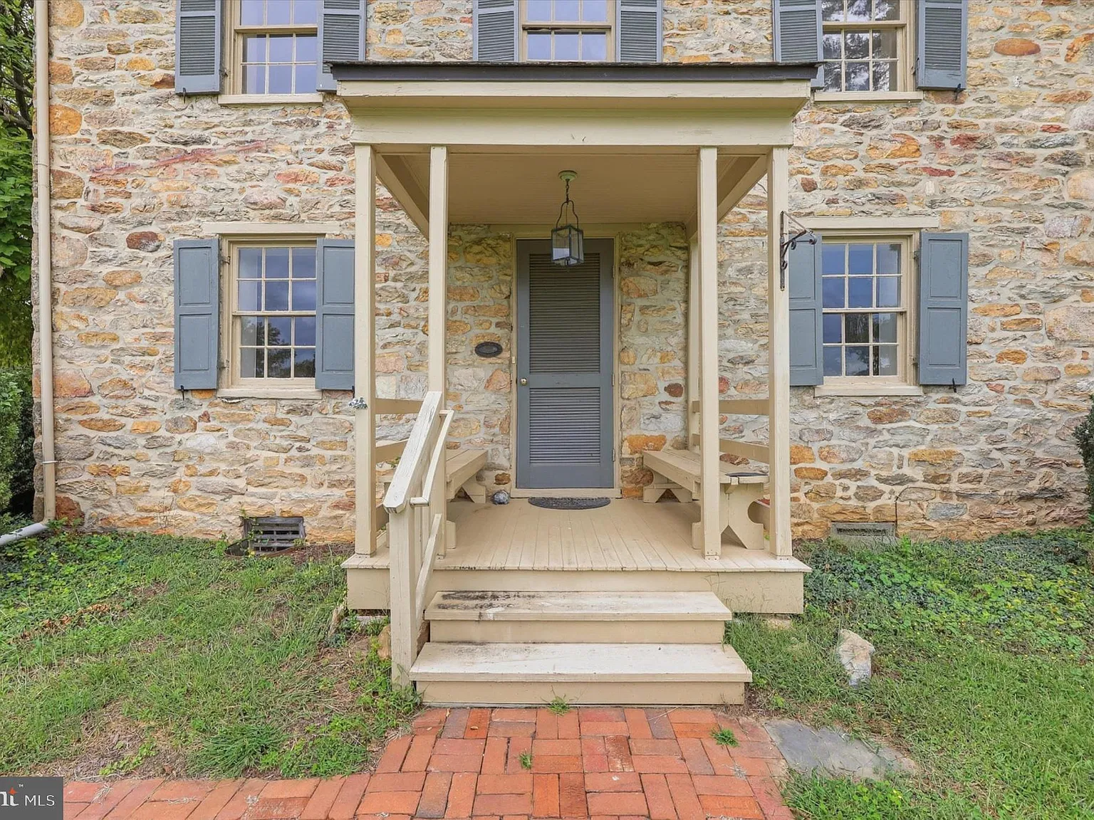 4 bed, 3.5 bath, 3672 sqft, $5,000 — Photo 2