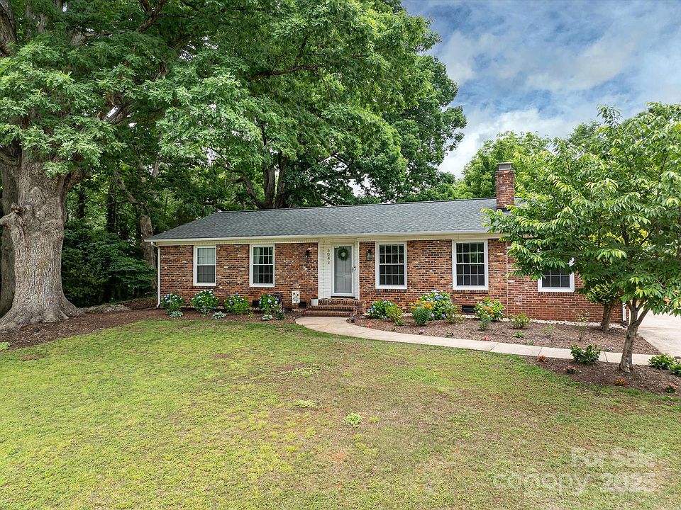 1st image of 3042 Cresthill Dr