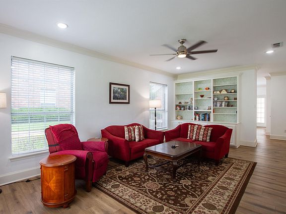 2nd image of 1914 Hollylake Cir