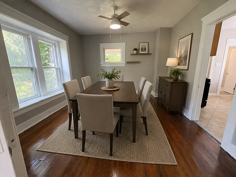 975 Raymond St — Photo 3