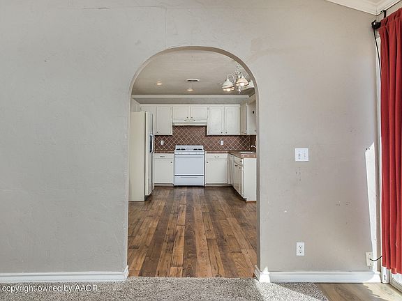5th image of 1023 Holly Ln