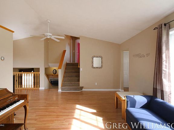 5th image of 9081 Glengarry Ct SE