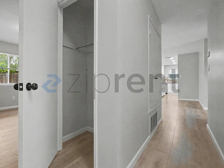 2307 N Cirby Way — Photo 22
