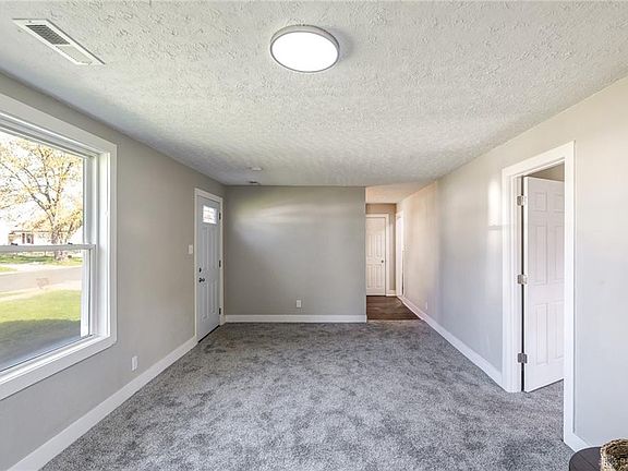 3rd image of 5028 Lauderdale Dr