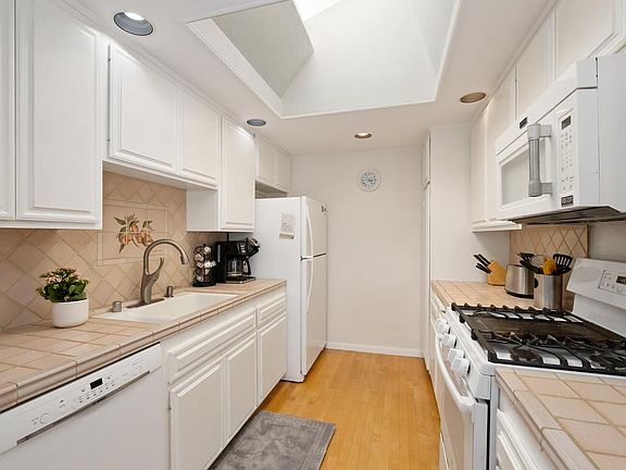 5th image of 9 N Encino