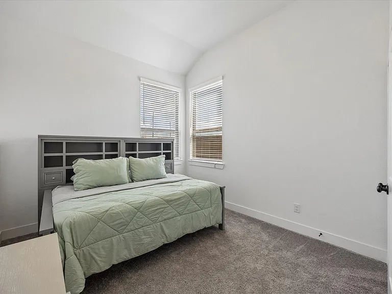 9702 Soto St — Photo 17