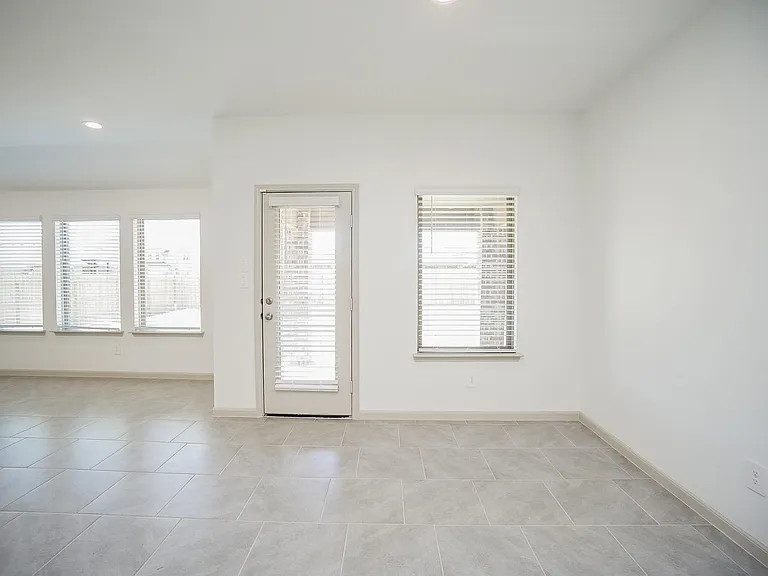3318 Parker Trace Dr — Photo 12