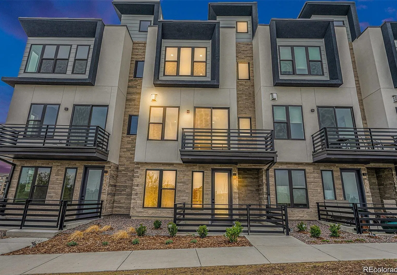 3 bed, 3.5 bath, 2449 sqft, $4,600 — Photo 1