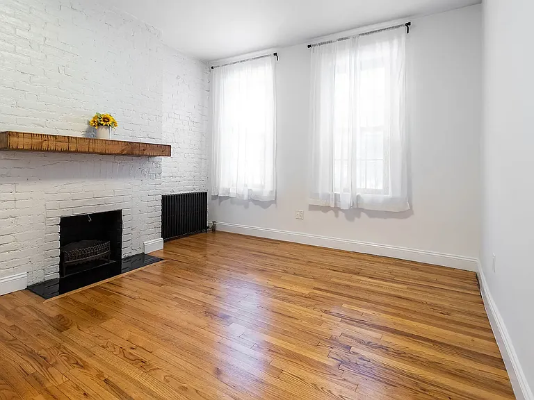 12 Minetta St #1 — Photo 2