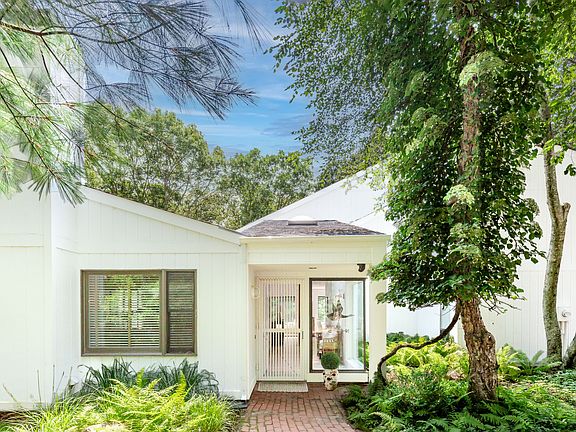 3rd image of 37 Diane Dr