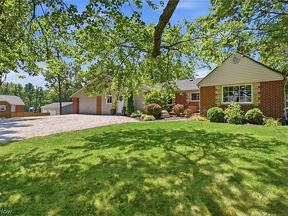 4th image of 1846 Edwards Dr