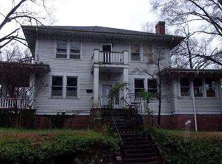 104 E Chisholm St, Sanford, NC 27330