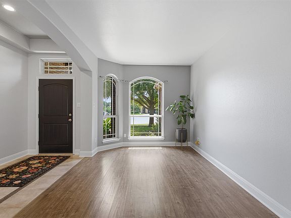 3rd image of 129 Lake Whitney Ct