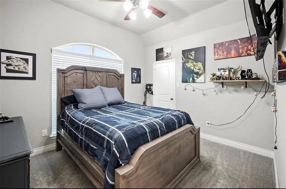 4 bed, 3.0 bath, 2586 sqft, $2,699 — Photo 4