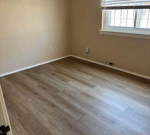 2nd image of 2444 Curlew St