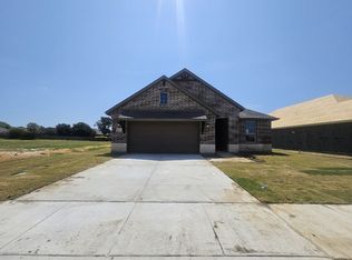 813 Silverleaf Dr, Ennis, TX 75119