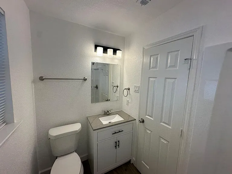 934 Bacliff Dr — Photo 17
