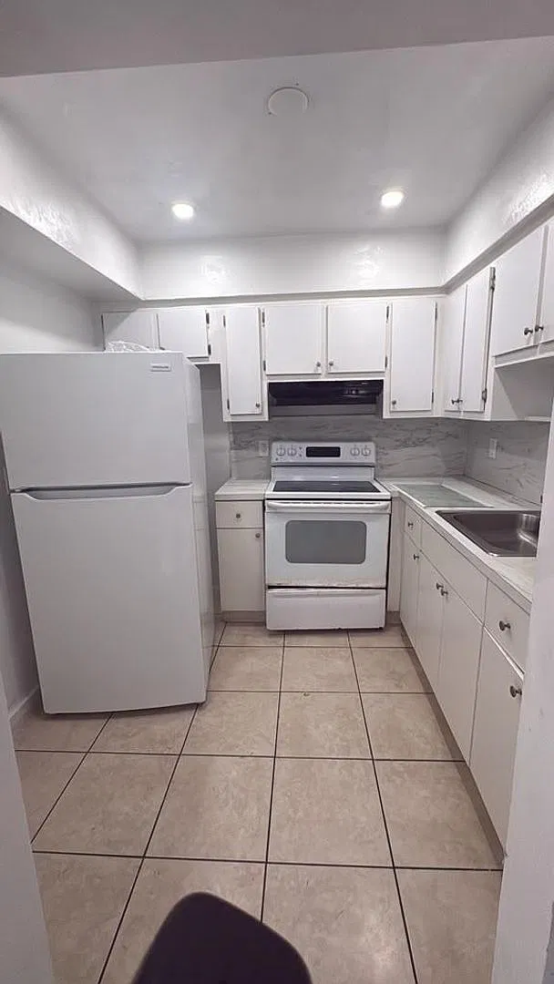 1 Bed / 1 Bath — Photo 2