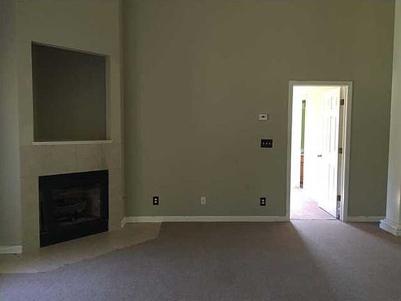 3rd image of 131 Live Oak Dr