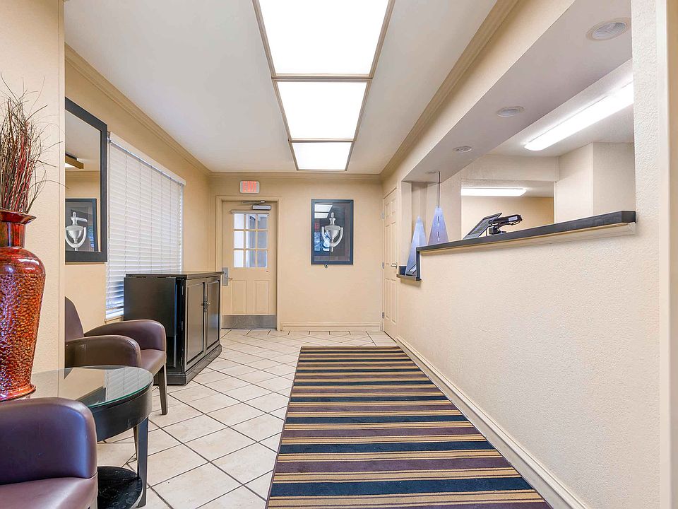 Lobby and Guest Check-in