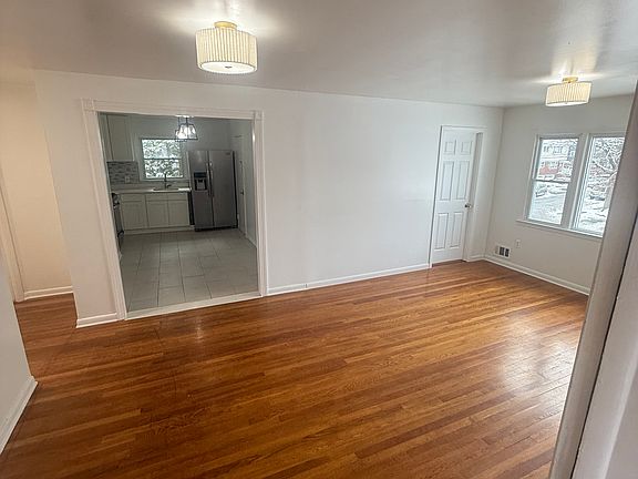 4th image of 26 Crescent Ct Floor 2