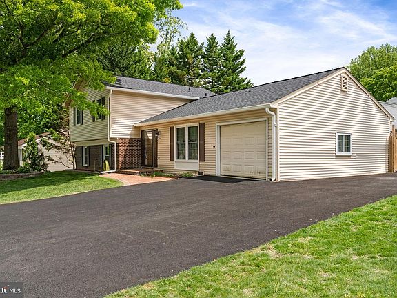 2nd image of 7797 Newington Woods Dr