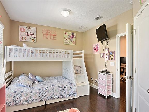 3rd image of 1212 Lobelia Dr