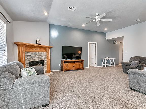 4th image of 804 Cavecreek St