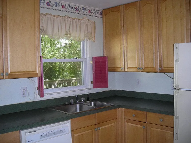 4419 Kentmore Dr — Photo 3