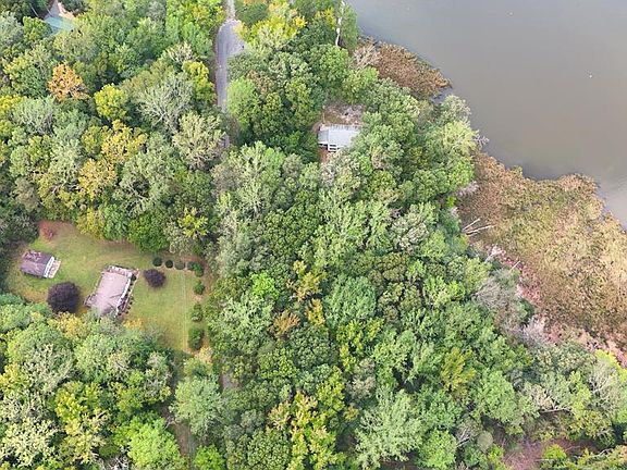 5th image of 10 Rowes Landing Rd