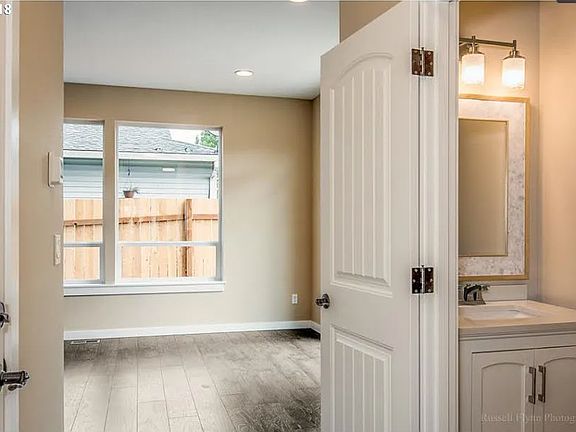 4th image of 1200 W 32nd Cir