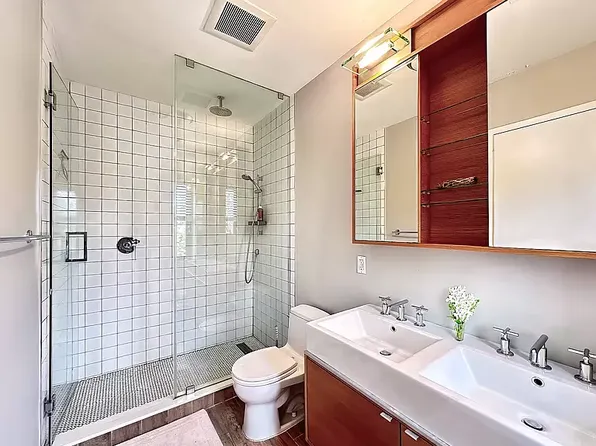 364 Manhattan Avenue image 9 of 13