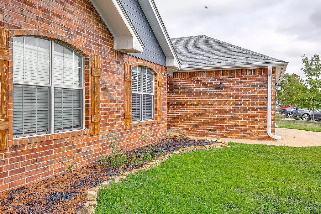 3 bed, $1,995 — Photo 4