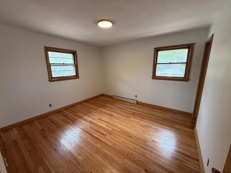 2124 Ludington Ave — Photo 8